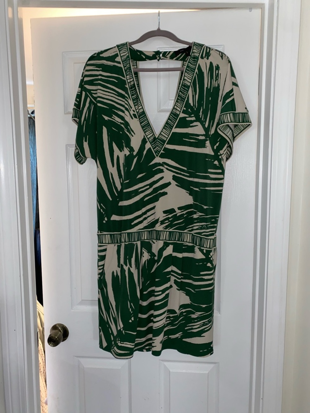 Vintage BCBG Green and Cream V-Neck Short Sleeve Dress